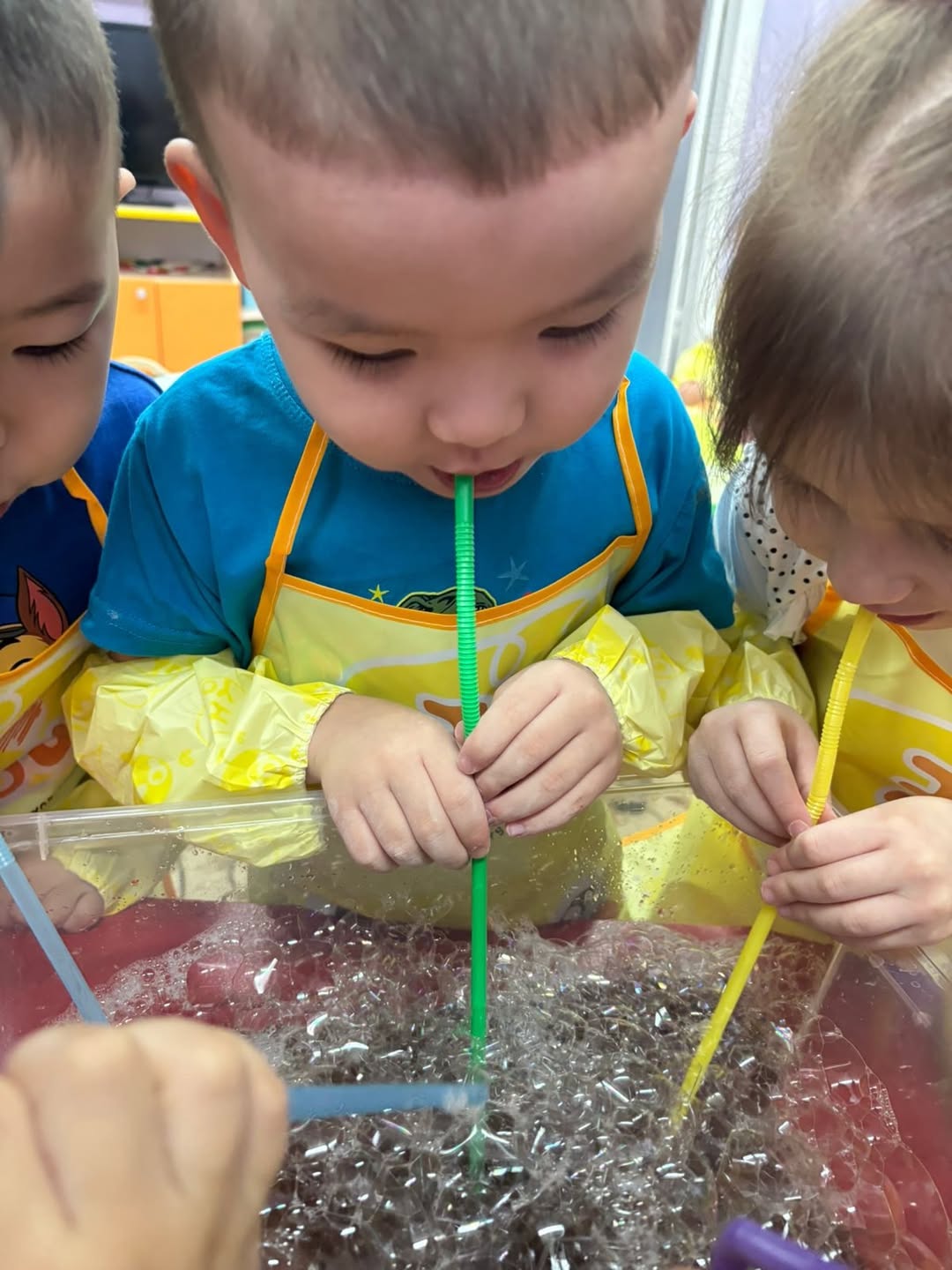 photo_5424971482640617094_w